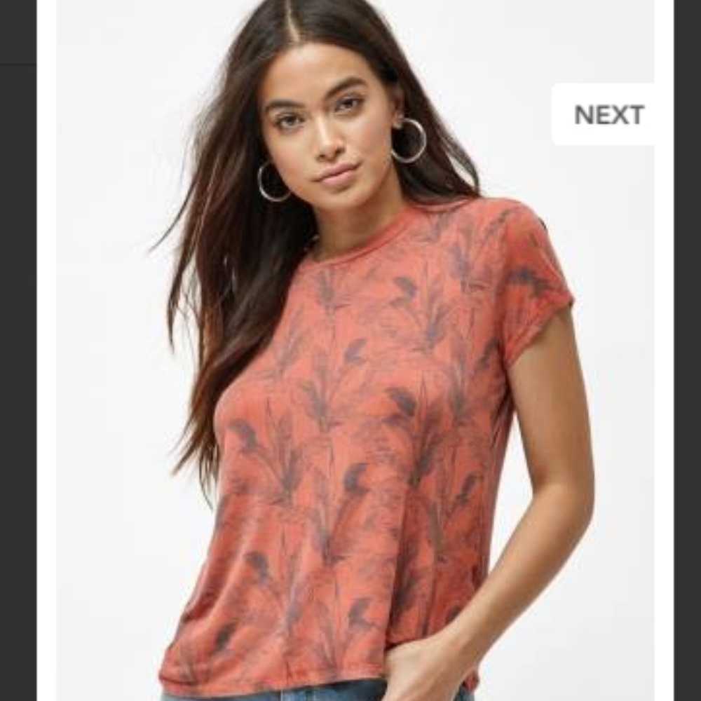 NWT RVCA Selects Banana Palm Short Sleeve Tee